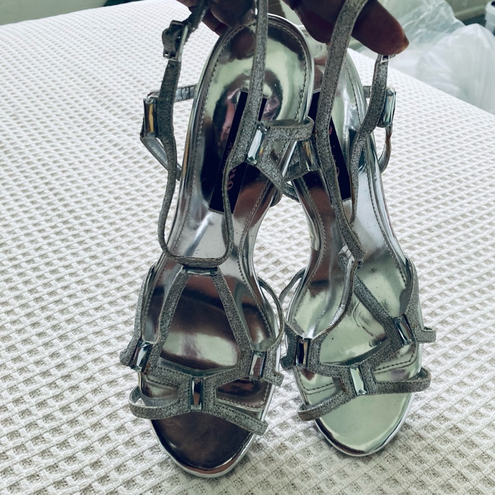 Elegant Silver Strappy Women's Sandals